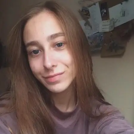 Polina, 22  UK