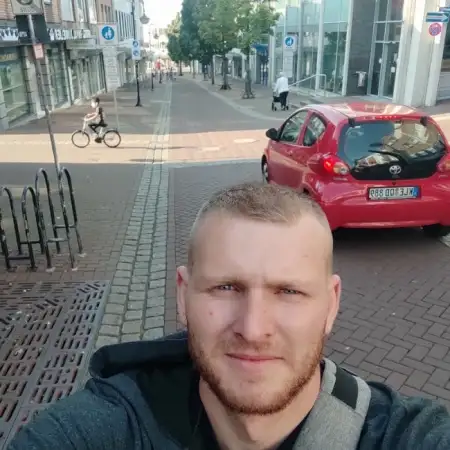 Yevhen, 32  Dusseldorf, Germany