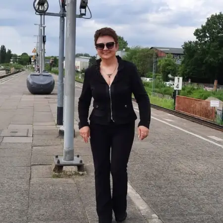 Oxana, 51  Hamburg, Germany