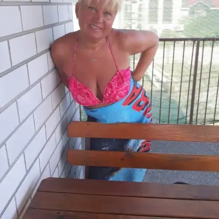 Svetlana, 53  Canada