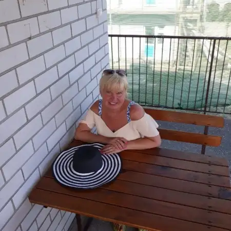 Svetlana, 53  Canada