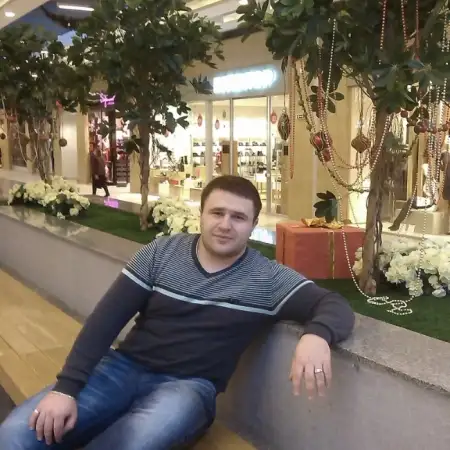 Aleksandr, 32  France