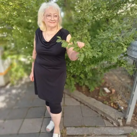 Elena, 68Newstadt an der Weinstrasse, Germany 