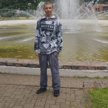 Sergejs, 33