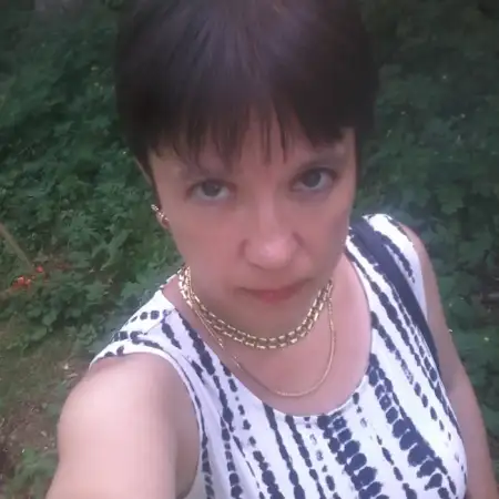 Jelena, 44Berlin, Germany 