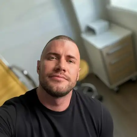 Eduard, 39Berlin, Germany 