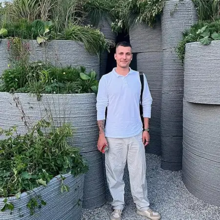 Nikolas, 43Slovakia