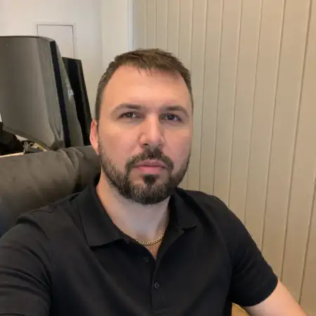 Artur, 38Hamburg, Germany