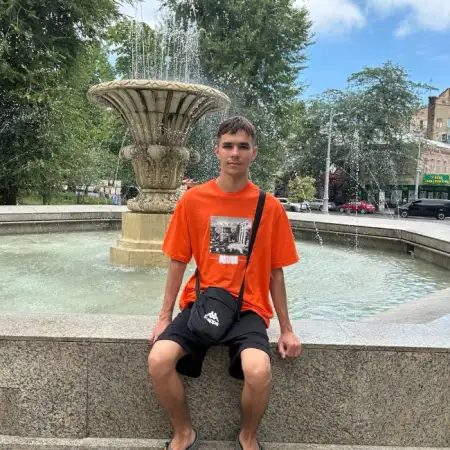 Ilya, 22Ukraine 