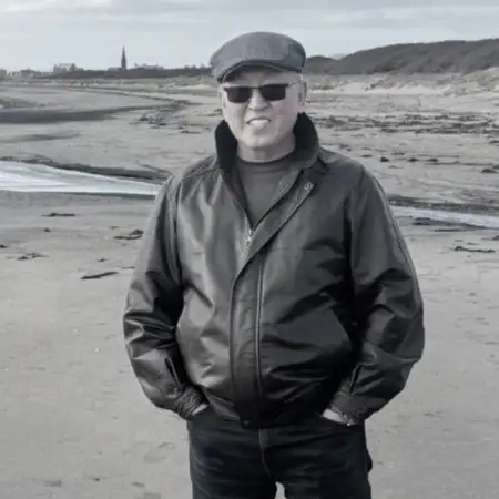 Andrey, 63Glasgow, UK 