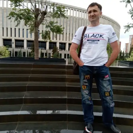 Aleksandr, 46Berlin, Germany 