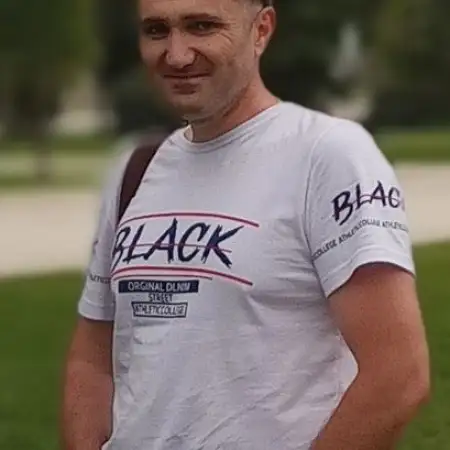Aleksandr, 46Berlin, Germany 