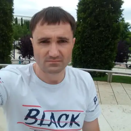 Aleksandr, 46Berlin, Germany 
