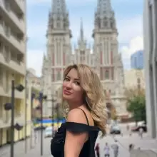 Yuliia, 39  Canada