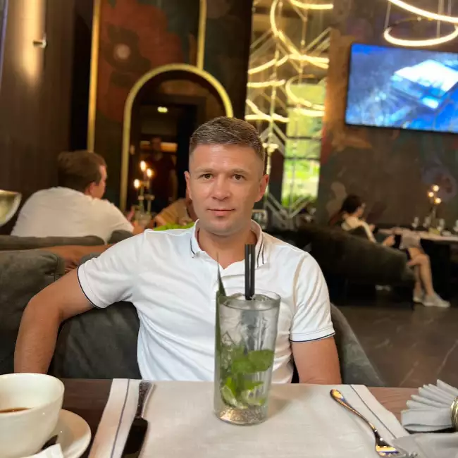 photo of Vitali. Link to photoalboum of Vitali