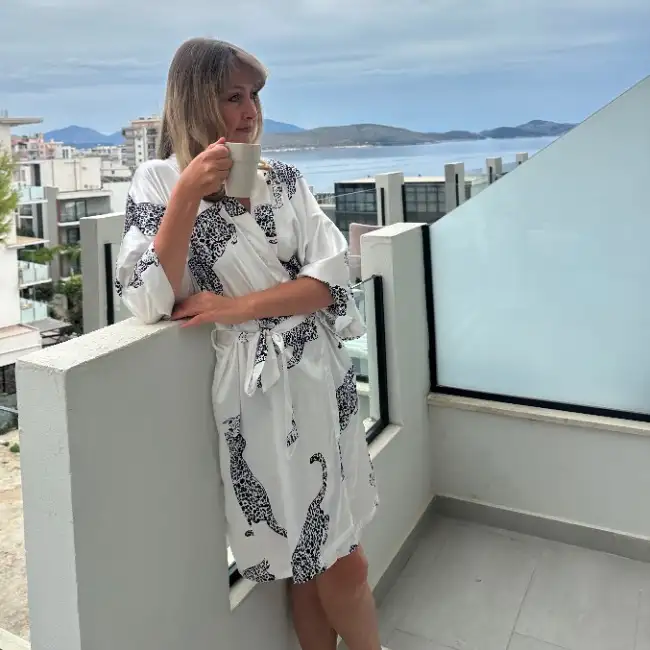 Natali, 47