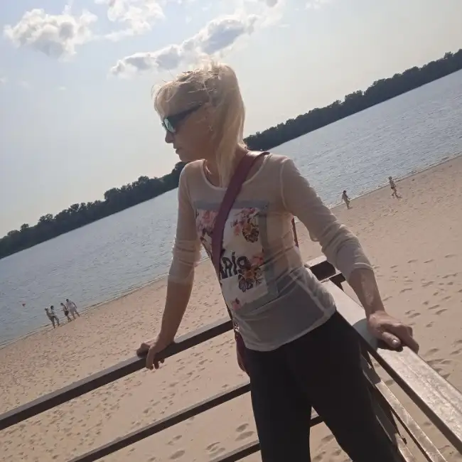 Anna, 41