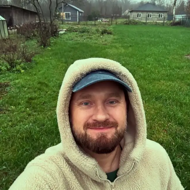 Artiom, 38