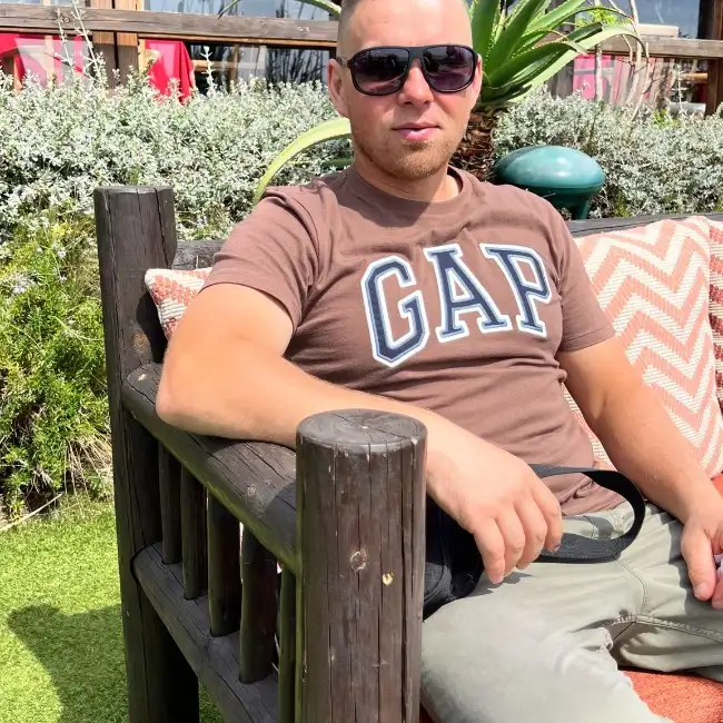 Konstantin, 39