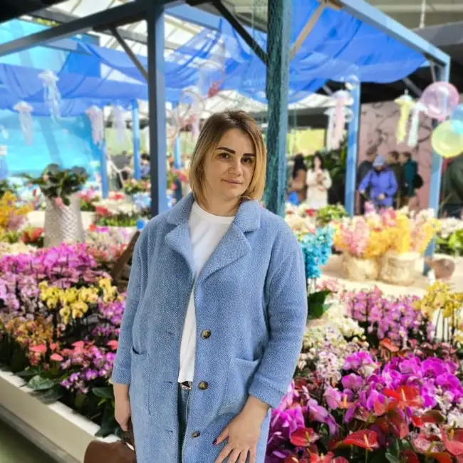 Yuliya · 42 ·           